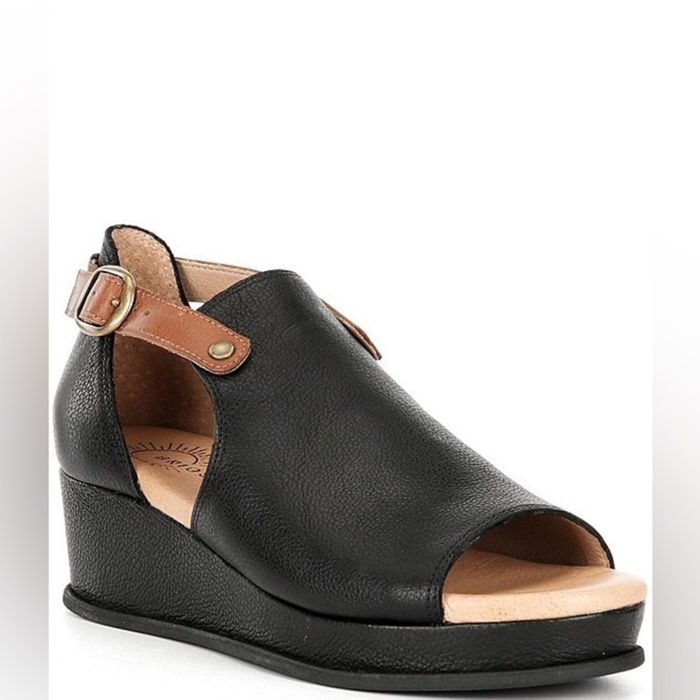 Brioso Lina Leather Closed Back Wedge Shooties